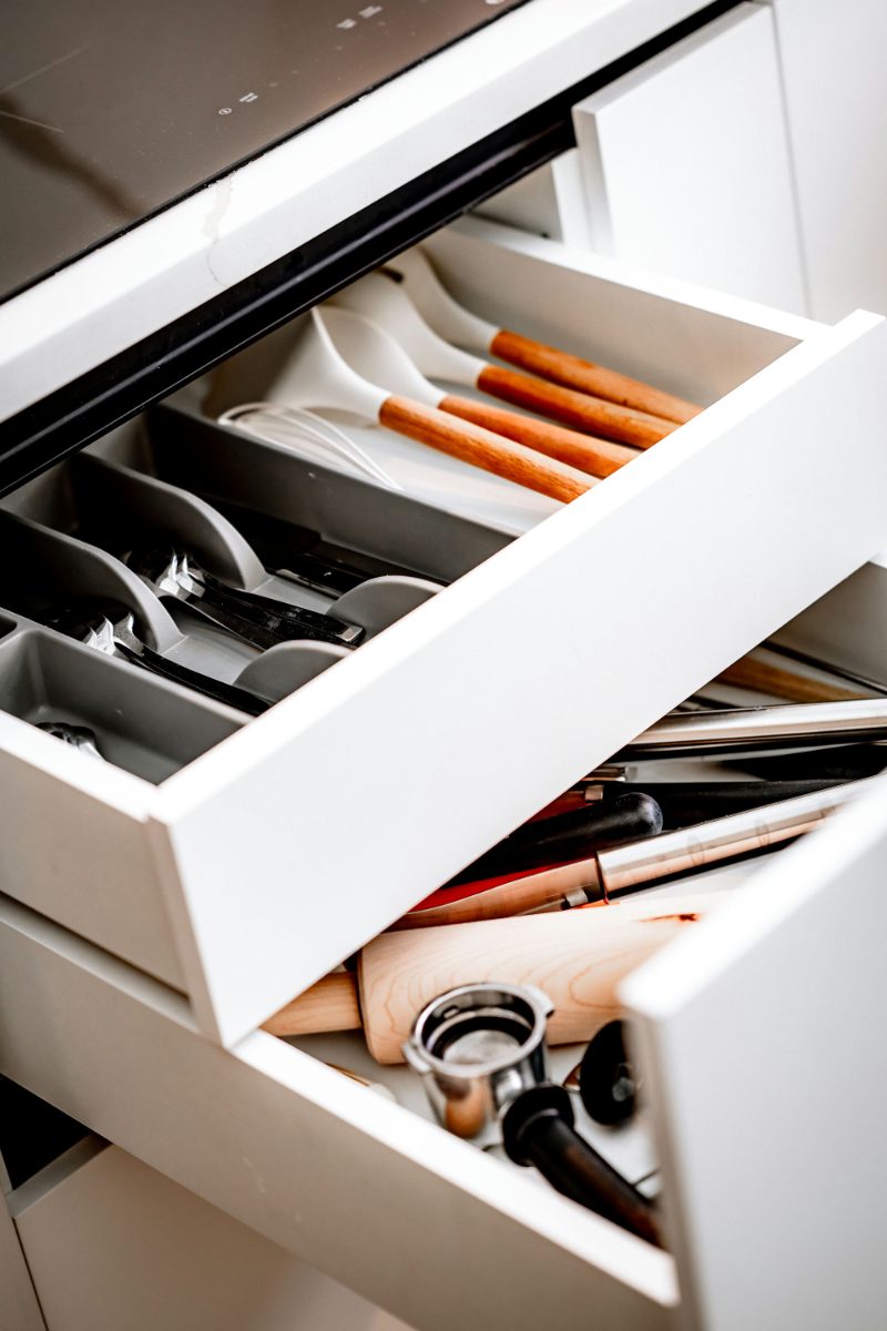 Inner cutlery tray drawer