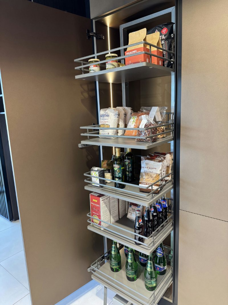 Pantry pull-out