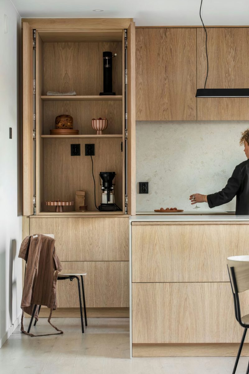Appliance garage with pocket doors
