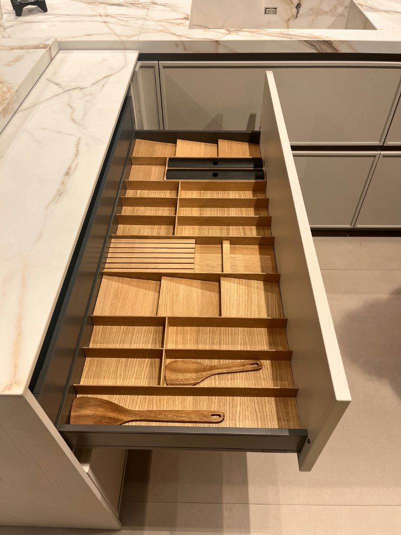 Cutlery tray
