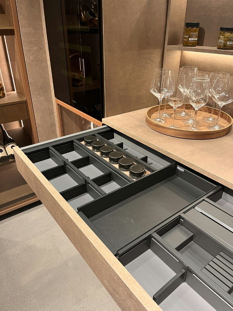 Cutlery tray
