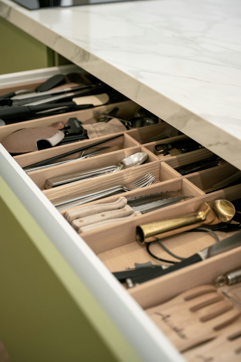 Wooden cutlery organizer
