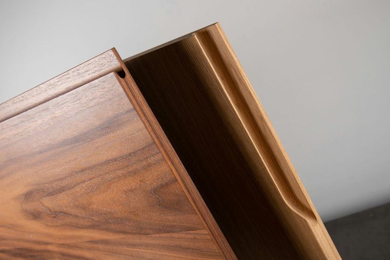 J-pull handle