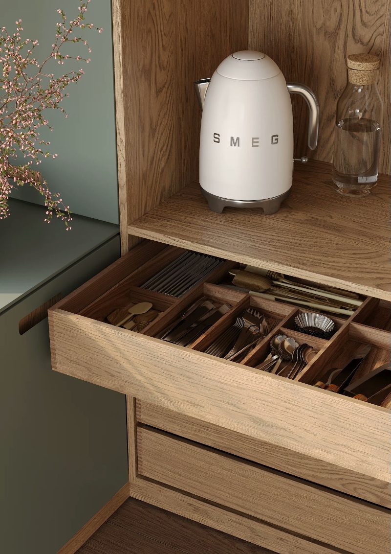 Wooden cutlery organizer