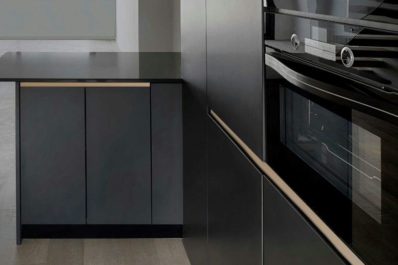 Cabinets with Gola profile