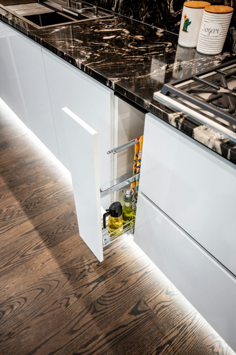 Pull-out spice rack