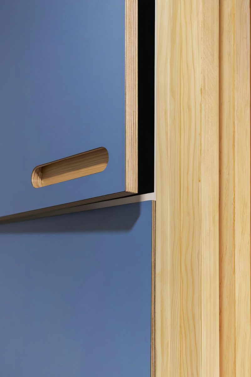 Cutout handle