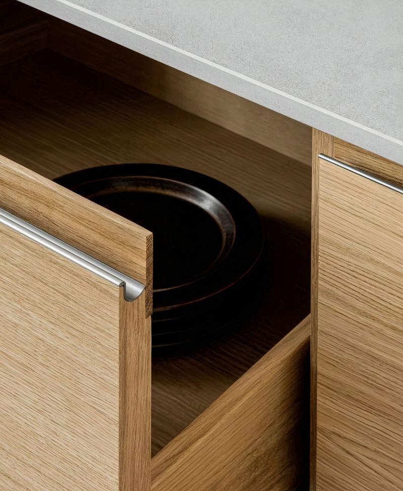 J-pull handle