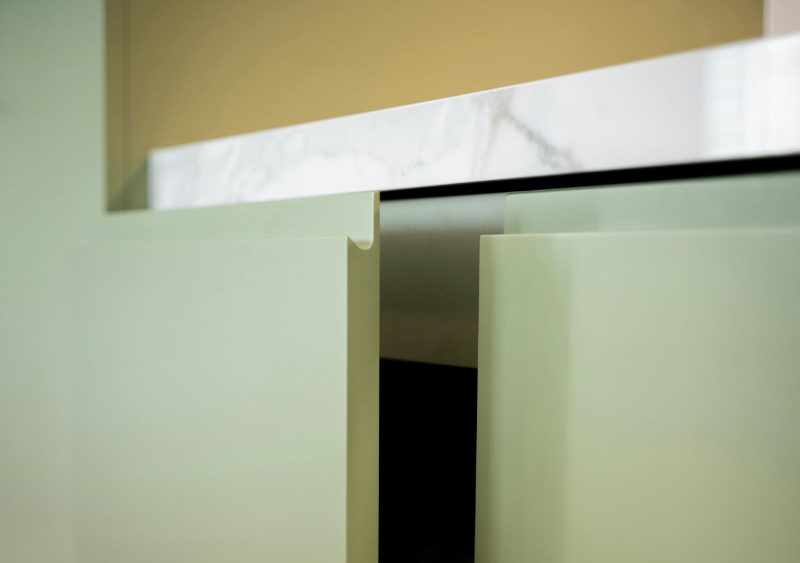 J-pull handle