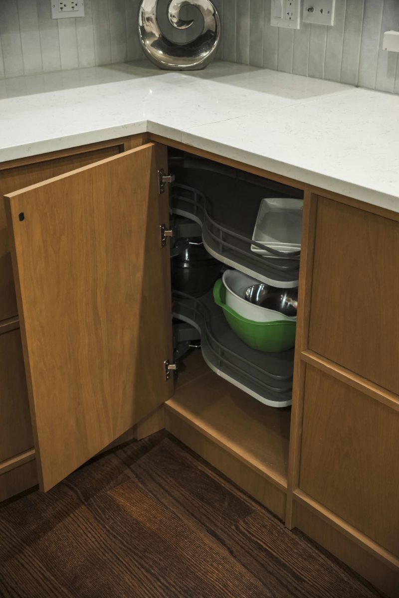 Japandi kitchen corner pullout
