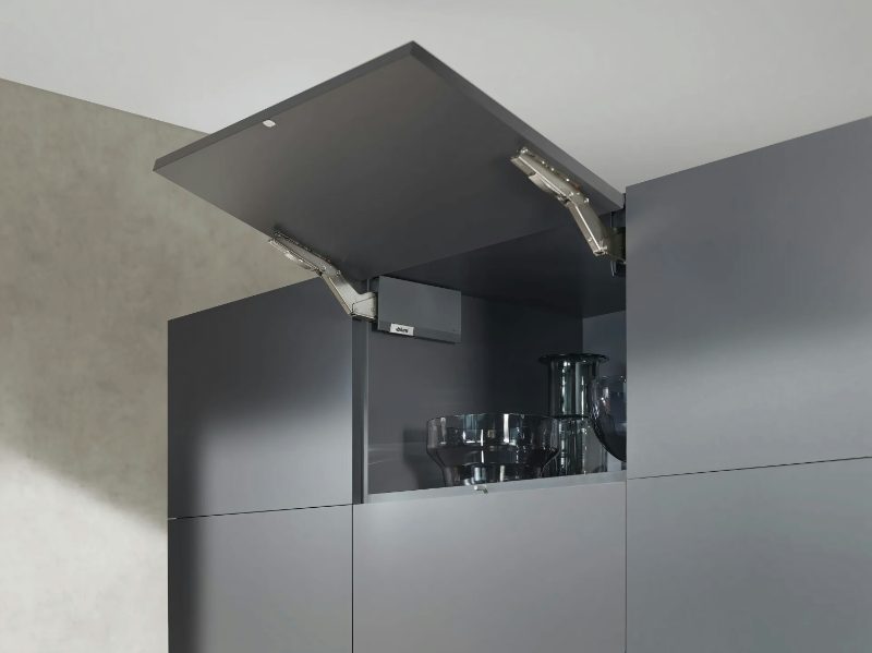 Single-door lift up