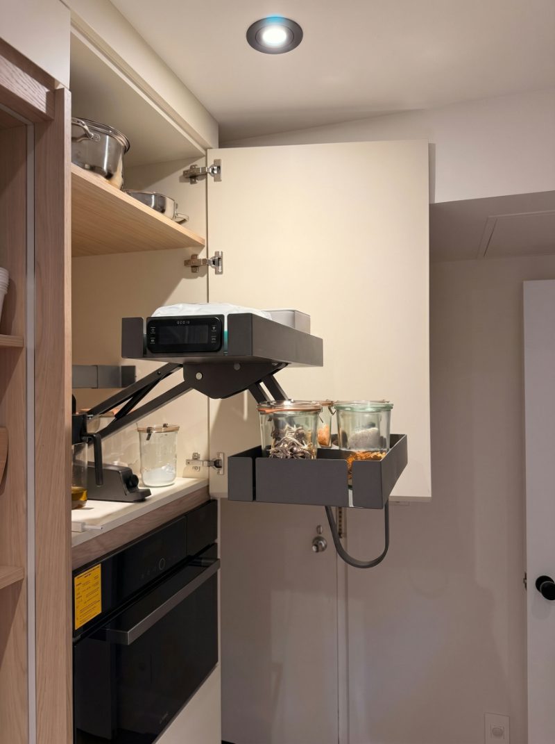 Pull-down shelf