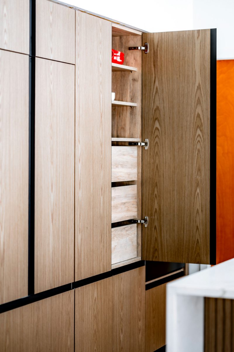Pantry with pullout drawers and shelves