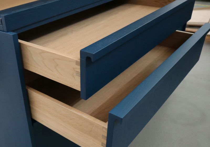 Drawers with finger pull handles