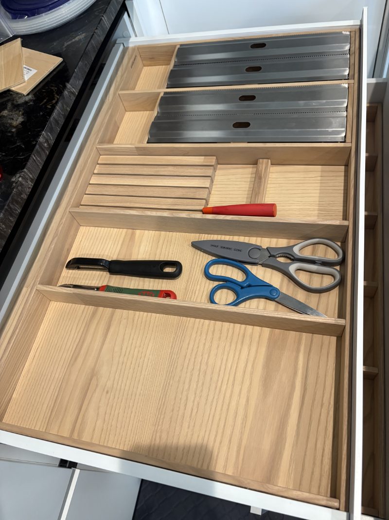 Wooden cutlery organizer
