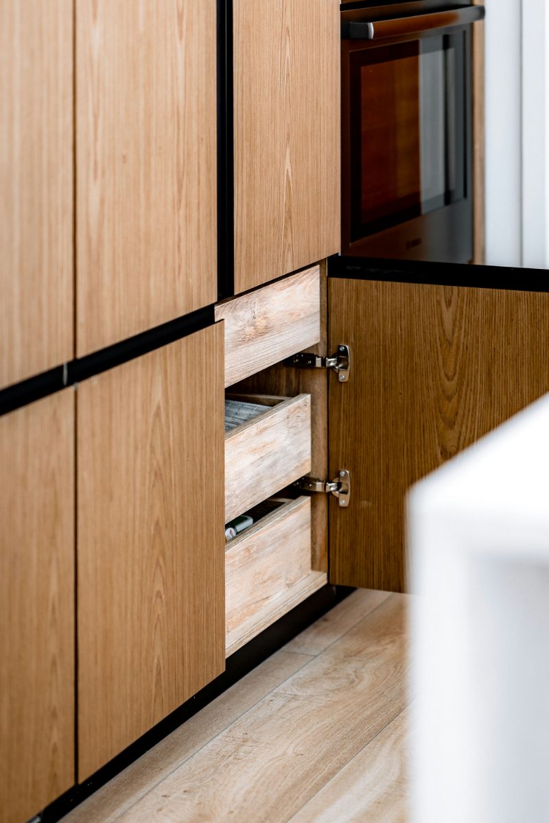Pantry with pullout drawers and shelves