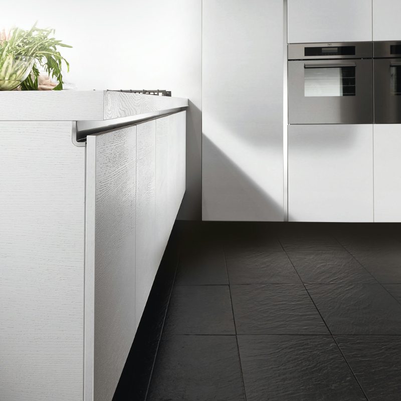 Cabinets with Gola profile