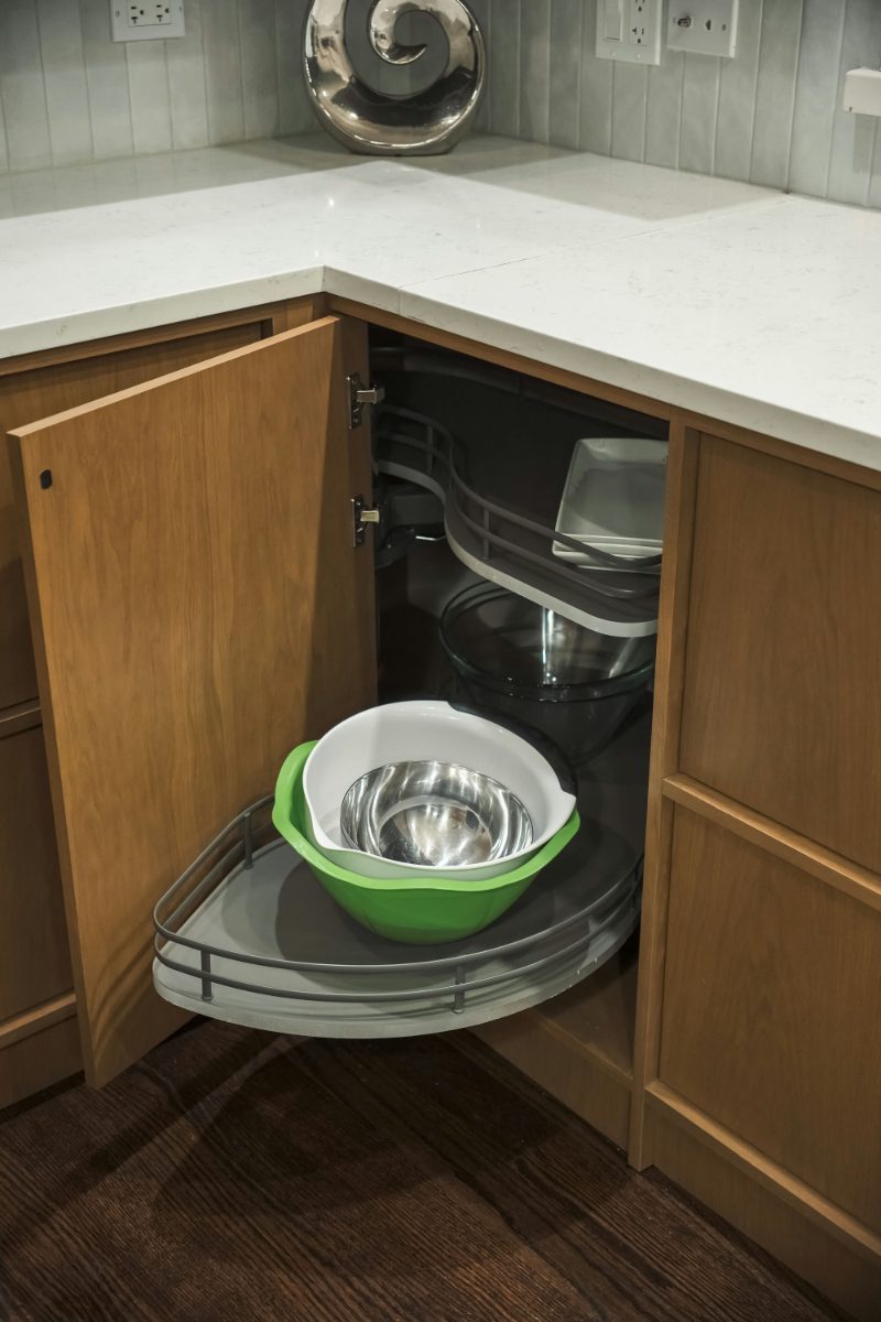 Japandi kitchen corner pullout