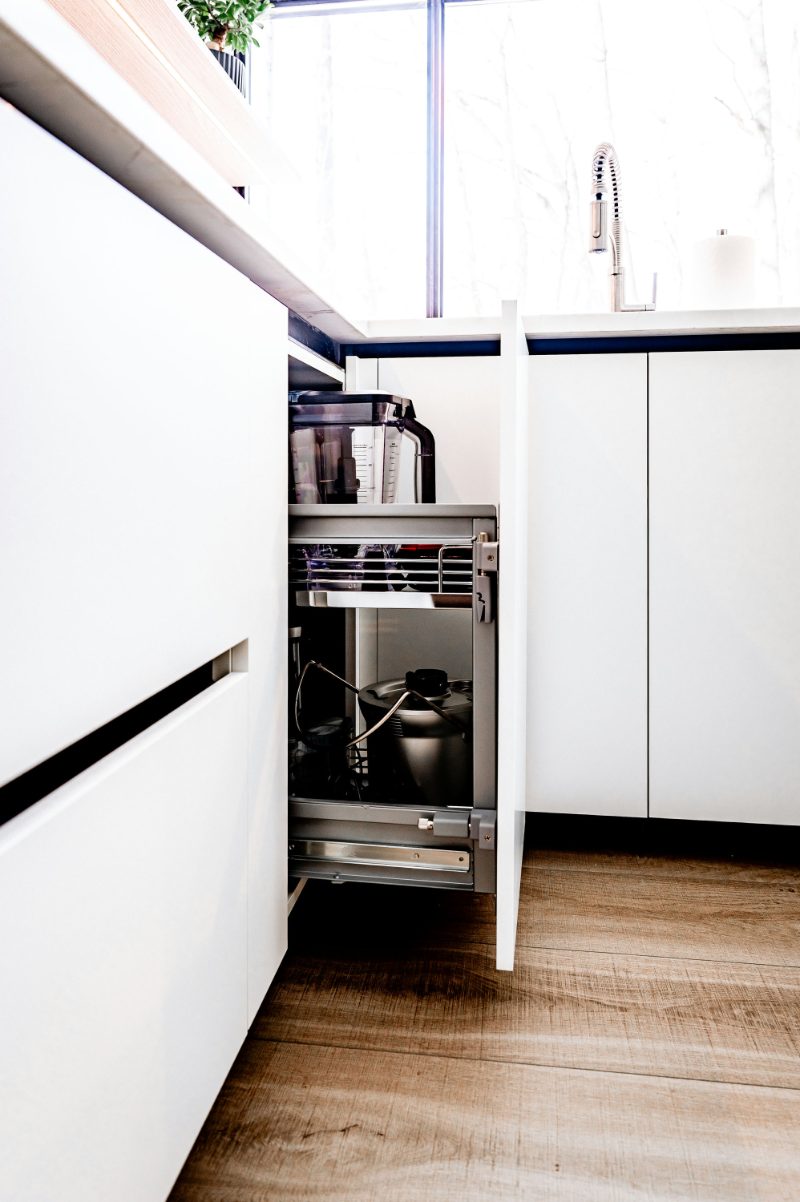 White kitchen corner pullout