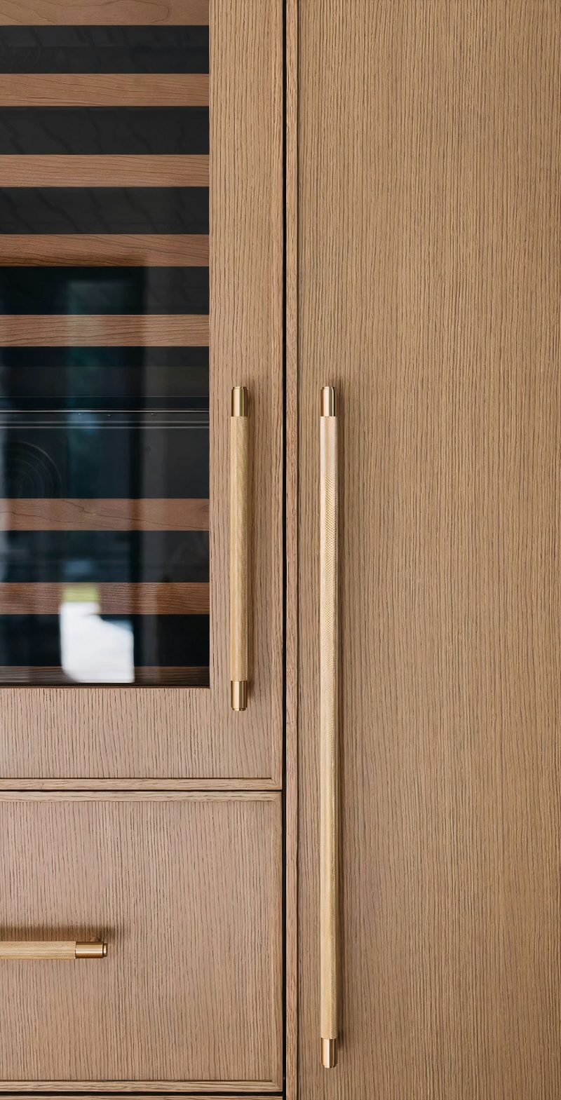 Sleek golden handle