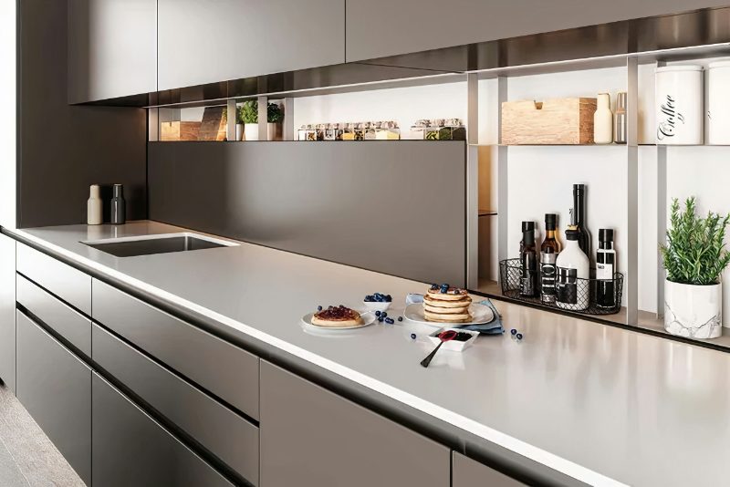 Sliding backsplash