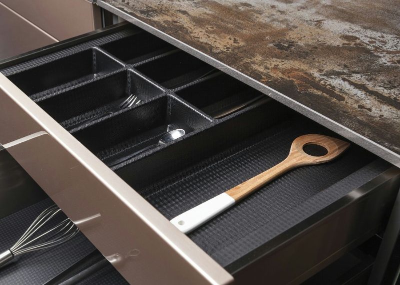 Non-slip mats for drawers