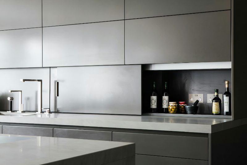 Sliding backsplash