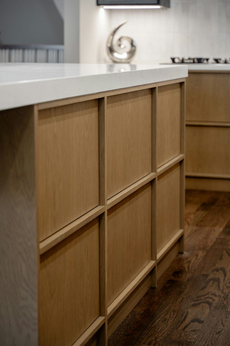 Light oak handleless cabinet