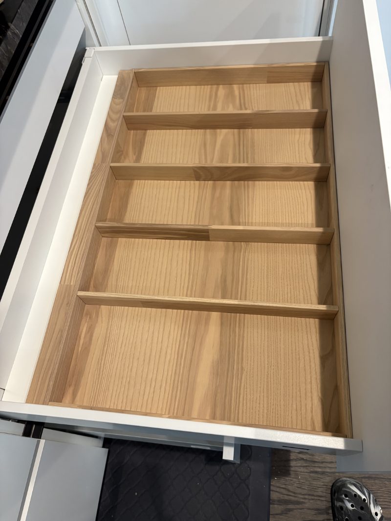 Wooden cutlery organizer