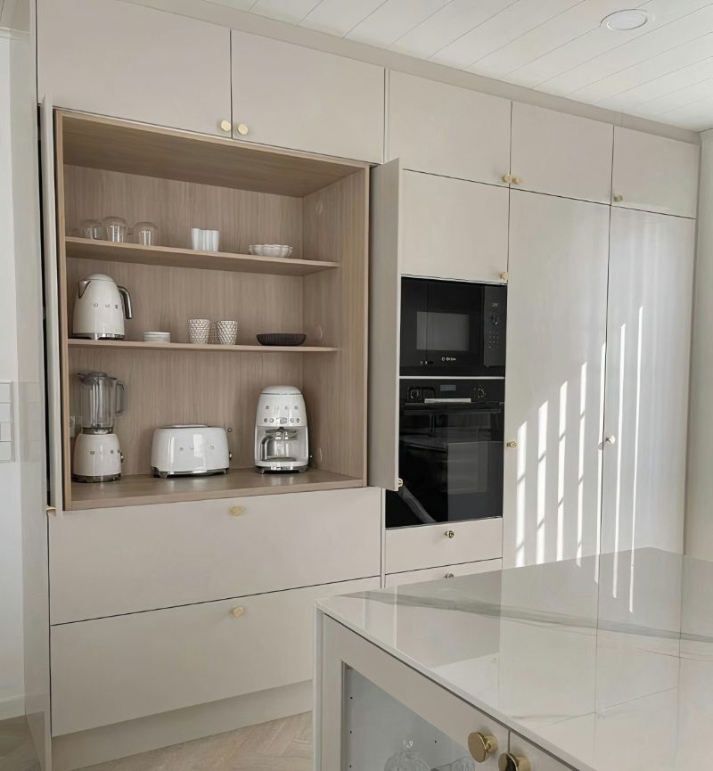 Appliance garage with pocket doors