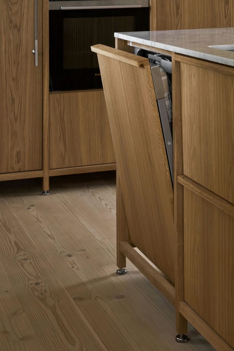Panel-ready dishwasher