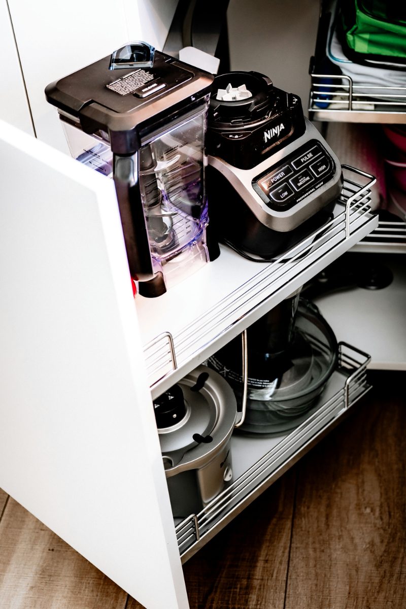 White kitchen corner pullout