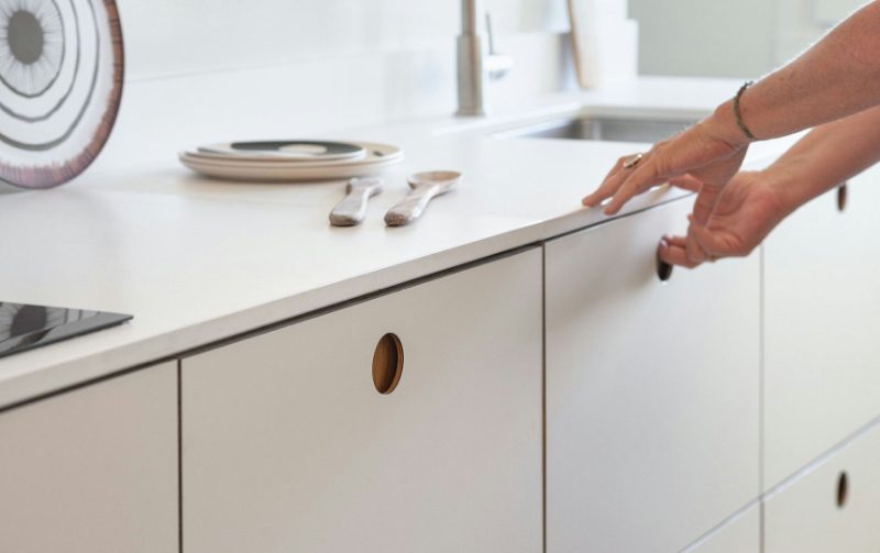 Cutout handle