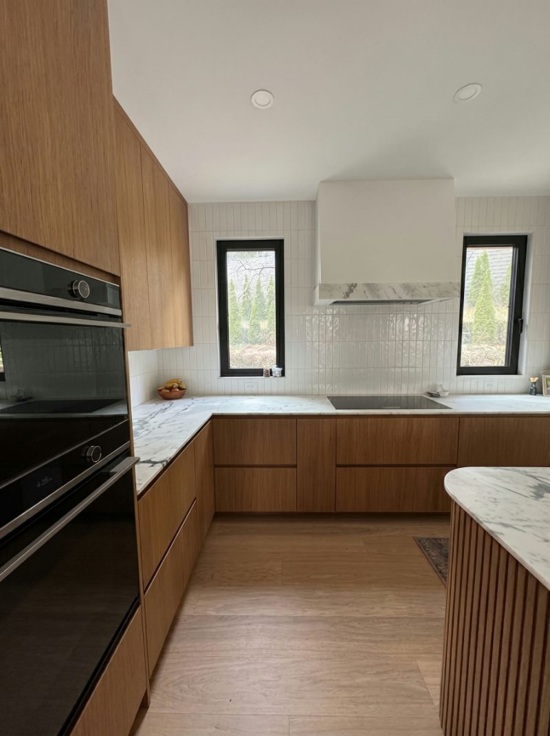 Warm oak Scandinavian kitchen